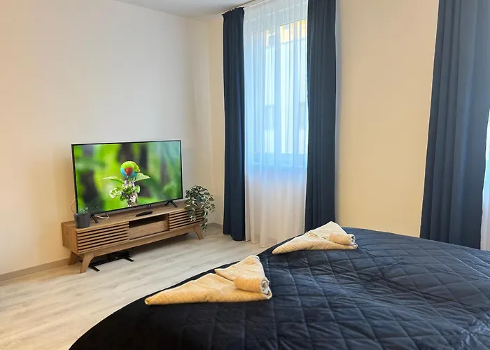 Budapest Spirit - Azure Sky With Free Parking