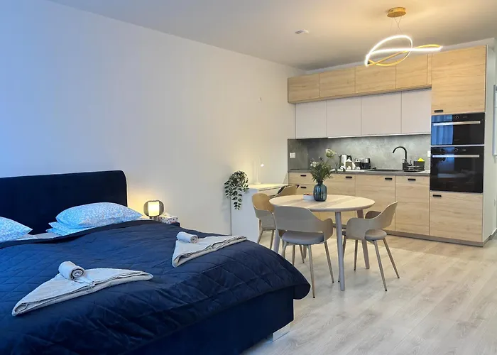 Budapest Spirit - Azure Sky With Free Parking